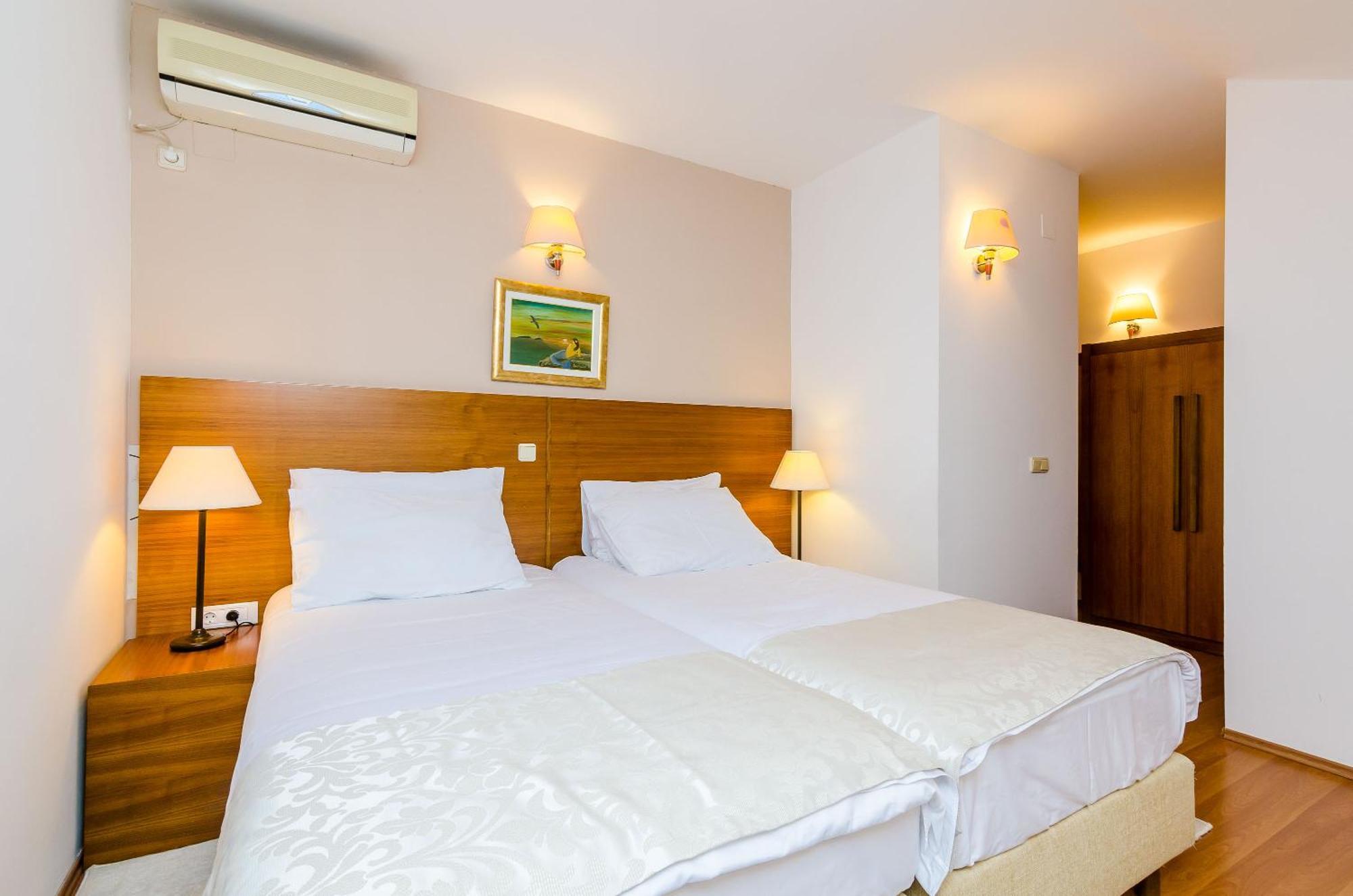Pansion Srebreno Hotel มลินี ภายนอก รูปภาพ
